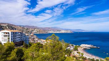 El pueblecito de Granada con un sorprendente fondo marino que esconde una trágica historia de la Armada Española