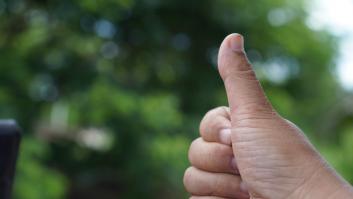 Científicos hallan una conexión entre la medida de tu dedo pulgar y el cerebro: "Encontramos un vínculo en todas las especies"