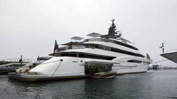 Un temerario príncipe pone rumbo en su megayate de 155 millones de euros a la costa de Tarragona para huir del calor de su país