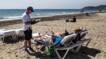 El paro sube en 21.905 personas en agosto empujado por los servicios, pero sigue en mínimos de 2007