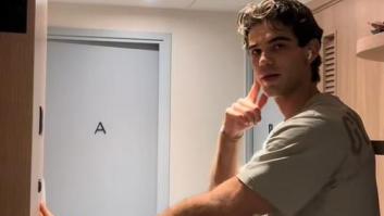 Mide dos metros y así es como vive en una vivienda de cinco metros cuadrados durante su intercambio en Hong Kong