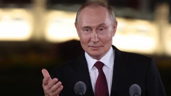 Captan en imágenes la visita peculiar de Putin a un laboratorio para mostrarle la "fruta que prolonga la juventud"