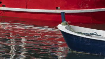 Muchos barcos están pintados de rojo en la línea de flotación para llegar a ahorrar en consumo de combustible