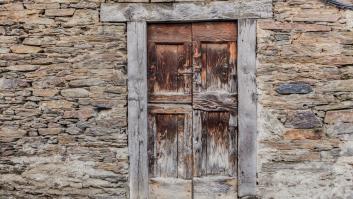 Un hombre de 93 años vive en Asturias como sus abuelos y padres sin electricidad ni carretera: "Es una persona muy especial"