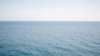 Encuentran el letrero de un refugio de montaña a cientos de kilómetros en el mar: no hay certezas, pero sí muchas hipótesis
