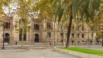 Despiden a un trabajador tras sufrir un infarto y no avisar de que estaba en la UCI: la Justicia le indemniza con 15.000 euros