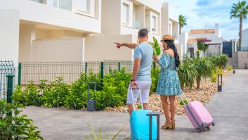 Malestar en una comunidad de propietarios de Valencia por el acceso de turistas a la piscina y zonas comunes