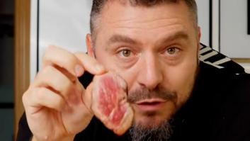 Un experto advierte de lo peligroso que es comerse así la hamburguesa: mucho cuidado con los niños