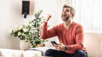 El hombre cree haber ganado 100 euros en la lotería y cuando descubre la cantidad real entra en estado de shock