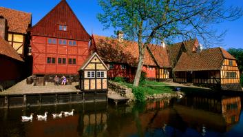 Sin móvil y sin redes sociales: cuatro jóvenes dicen "basta" al presente y viven como en los años 70