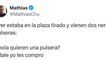 Va a comprar una pulsera y una niña pequeña le da una lección que no olvidará