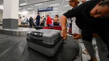 Las aerolíneas alertan a los pasajeros sobre usar este tipo de maletas: son las más propensas a ser robadas