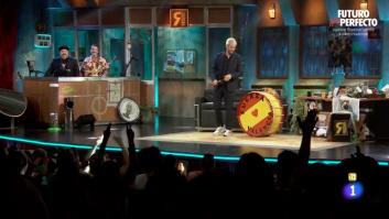 Va a 'La Revuelta', dice que su abuela es "team Hormiguero" y Broncano responde directo e irónico