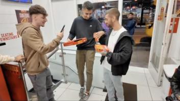 Pide una pizza de tamaño "normal" por 7 euros en Dublín y lo que le sirven le hace estallar a carcajadas