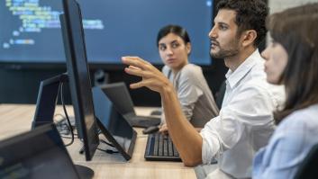 Entrevistan a trabajadores y estos alertan que la IA no es la solución mágica esperada y puede generar nuevos problemas