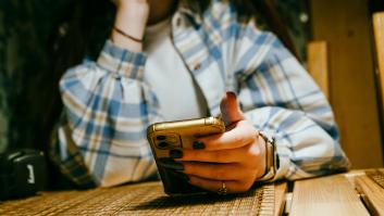Por qué los adolescentes están consultando a la IA en lugar de al psicólogo y qué podemos hacer ante esto