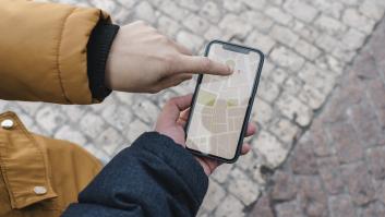 La moda entre los jóvenes de compartir la ubicación permanentemente preocupa a los expertos: "Es un problema social de primer nivel"