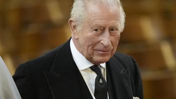 Carlos III visita a la mujer más anciana del mundo y lo que ella le dice provoca la risa inmediata del monarca