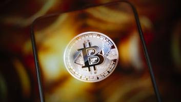 Un hombre activa su cuenta de criptomonedas después de 12 años y se coloca en la élite de los dueños de bitcoins