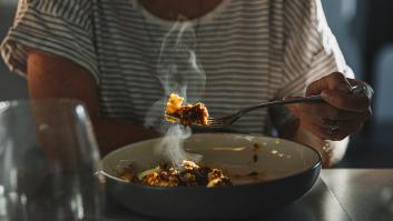 Va a comer a casa de su madre, enseña lo que le ha hecho con dos fotos y su tuit no puede ser más acertado