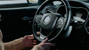 Unos estudiantes consiguen cruzar el desierto durante 6 días a bordo de un vehículo solar: "Contamos con 6 metros cuadrados de paneles solares"