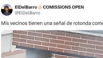 Se hacen con una señal de tráfico y convierten su balcón en una rotonda con vistas