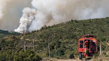 El incendio Pico del Lobo tiene un perímetro de 30 kilómetros y ha quemado 2.400 hectáreas