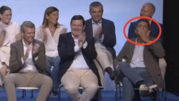 El gesto de Mazón en un acto que ha indignado a Gabriel Rufián: "Miserable, mentiroso y reincidente"