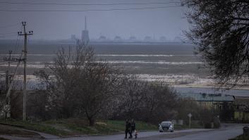 La central nuclear de Zaporiyia se queda fuera de servicio y Rusia y Ucrania se culpan mutuamente