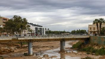 Cortan 5 carreteras en Valencia, 3 en Castellón y los bomberos revisan el barranco del Poyo en pleno temporal