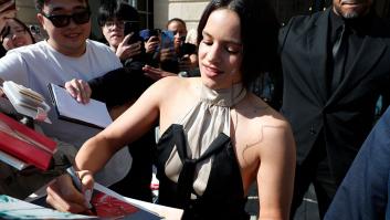 Critican a Rosalía por las axilas teñidas de su último 'look' y su respuesta es para quitarse el sombrero: "Gracias por el servicio"