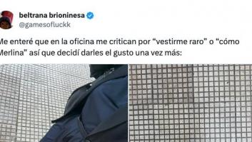 Se entera de que la critican en el trabajo por cómo va vestida y decide presentarse así al día siguiente