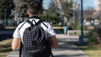 Un estudiante de 14 años se enfrenta a un desafío diario para llegar a la escuela: 4 horas de trayecto que están pasando factura