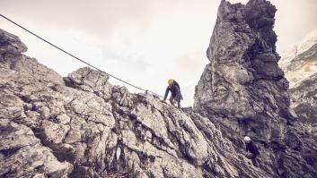 Unos montañeros se chocan con una víbora en una vía ferrata y el encuentro invita a recordar qué hacer cuando estás frente a una serpiente