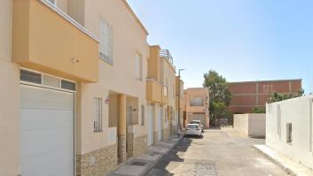 Hallan en plena calle el cuerpo acuchillado de una mujer: otro posible crimen machista