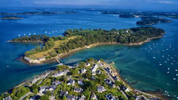 Un jubilado consigue el sueño de muchos al tener una islita hermosa solo para él: "En una isla, si no eres manitas, te ahogas"