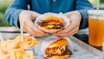 Compara lo que cuesta un Five Guys en EEUU y en España: un economista lo ve y no deja títere con cabeza