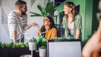 El diccionario de la Generación Z se amplía con el término para designar a los que salen siempre a su hora del trabajo y no quieren ascender