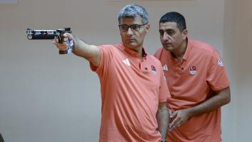 Yusuf Dikeç, el tirador turco que reinó en los Juegos de París, reaparece y su imagen vuelve a dar la vuelta al mundo
