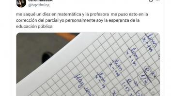 Una joven saca un 10 en una examen de matemáticas y el comentario que le deja su profesora es el mejor premio
