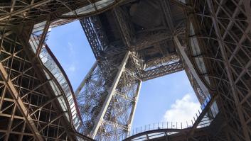 Va a comer a la Torre Eiffel y la clavada es espectacular, pero lo más impresionante es un detalle muy distinto de la cuenta