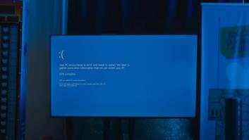 Apple se burla de Microsoft: se acuerda de la 'pantalla azul de la muerte' y el día en el que "el mundo se volvió azul"