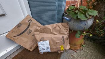 Llega el esperado paquete de Amazon y un despiste del repartidor la deja atrapada en su propia casa