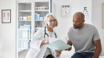 Detectan las dos edades en la vida en las que envejecemos precipitadamente: ésta es la primera franja