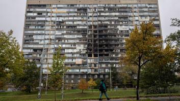 Un ataque ruso hiere a 12 personas en Kiev y corta el suministro eléctrico de decenas de miles de familias