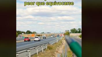 No da crédito al cartel que se ve al salir de Castilla-La Mancha: "Tiene la misma alegría que un funeral"