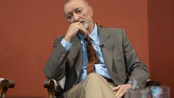 Pérez-Reverte echa más leña al fuego: acusa a Exteriores de querer controlar la RAE y llama "paniaguado" a Luis García Montero