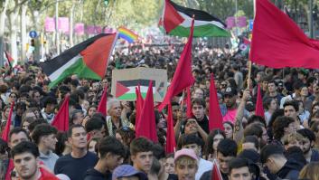 Quema de contenedores y gas pimienta: tensión en la manifestación por Gaza en Barcelona