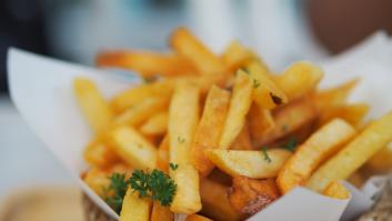Adiós a las patatas fritas blandas: el truco que usan los restaurantes para que queden crujientes y que funciona en casa