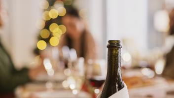 El truco de un sumiller para conservar la frescura de una botella de vino abierta durante días y sin corcho